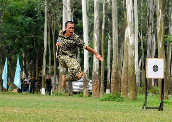 Pasukan Anti Terorisme Vietnam melakukan latihan - ảnh 5