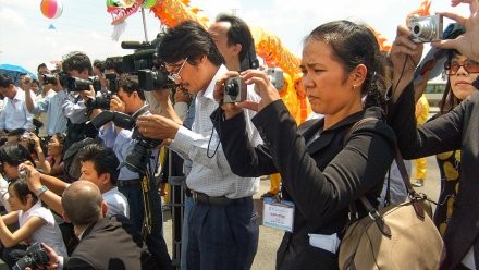 Departemen Komunikasi dan Pendidikan KS PKV melakukan temu kerja dengan Akademi Radio dan Televisi 2 - ảnh 1