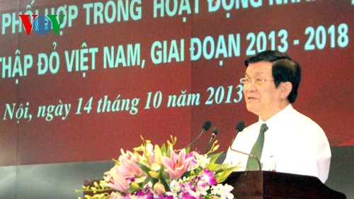 Presiden Vietnam Truong Tan Sang menghadiri acara penanda-tanganan program koordinasi dalam pekerjaan kemanusiaan - ảnh 1