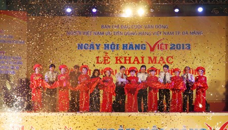 Pembukaan pekan raya “Pesta barang Vietnam - 2013” - ảnh 1