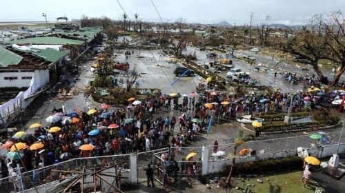 ASEAN siap memberikan bantuan kepada Filipina dan Vietnam untuk mengatasi akibat taufan Haiyan - ảnh 1