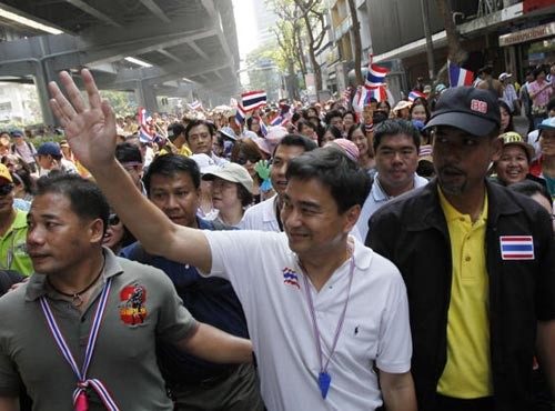 Rumah pribadi Mantan PM Thailand Abhisit diserang - ảnh 1