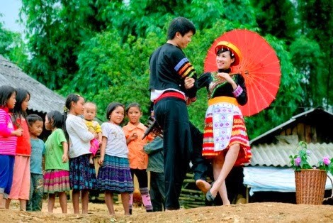 Rakyat etnis minoritas H’Mong di kabupaten Meo Vac membuka pesta musim Semi lebih dini - ảnh 3