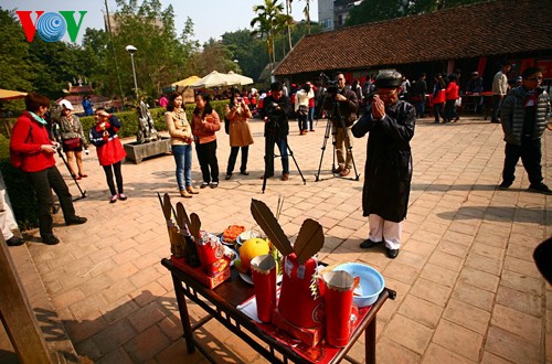 Upacara memuja Dewa Dapur dalam kehidupan spirituil bangsa Vietnam - ảnh 3