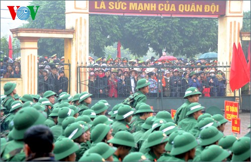 Pemuda Vietnam siap membela Tanah Air - ảnh 7