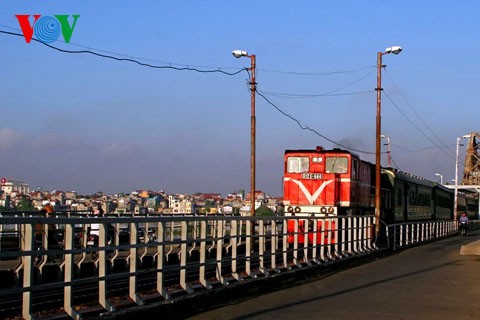 Jembatan Long Bien - Simbol dari ibukota Hanoi - ảnh 4