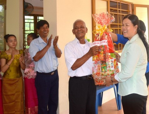 Banyak aktivitas menyambut Hari Raya Tahun Baru Tradisional Chol Chnam Thmay rakyat etnis minoritas Khmer - ảnh 1