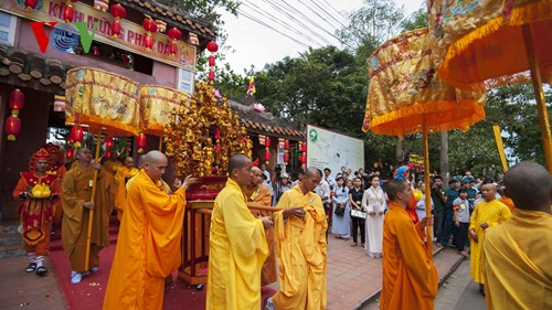 Ritual memohon negara damai, rakyatnya tenteram dan dunia damai - ảnh 1