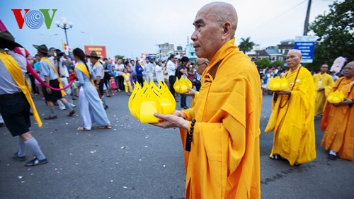 Ritual memohon negara damai, rakyatnya tenteram dan dunia damai - ảnh 4