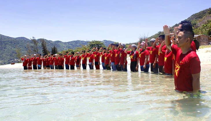 Asosiasi Mahasiswa Vietnam memprotes penempatan anjungan pengeboran minyak yang dilakukan secara tidak sah oleh Tiongkok - ảnh 1