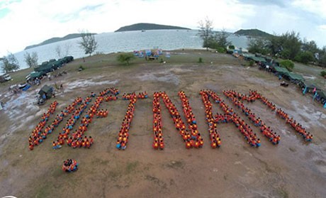 “Bangga akan laut dan pulau Vietnam”: Supaya kalangan pemuda lebih mencintai laut dan pulau kampung halaman - ảnh 2