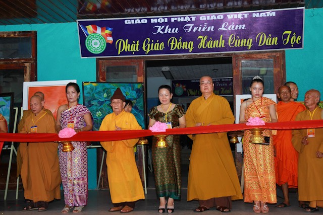 Lokakarya ilmiah tentang Agama Buddha Therevada Khmer berjalan seperjalanan dengan bangsa - ảnh 1