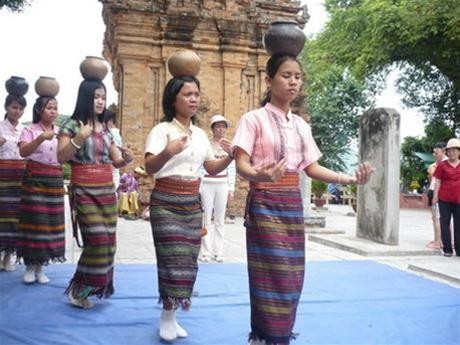 Mengembangkan dan mengkonservasikan kebudayaan Cham - ảnh 1