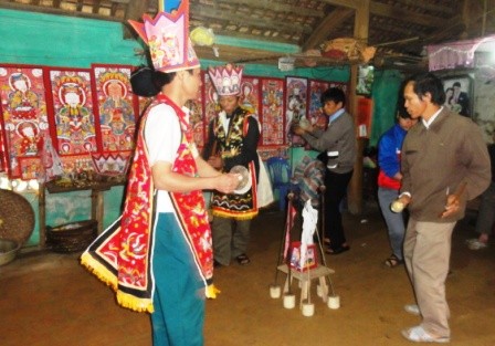 Lukisan pujaan, ciri budaya tradisional dari warga etnis minoritas Dao Lo Gang - ảnh 2