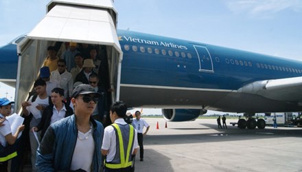 Kira-kira 100 pekerja Vietnam pulang kembali ke Tanah Air dari Libia - ảnh 1