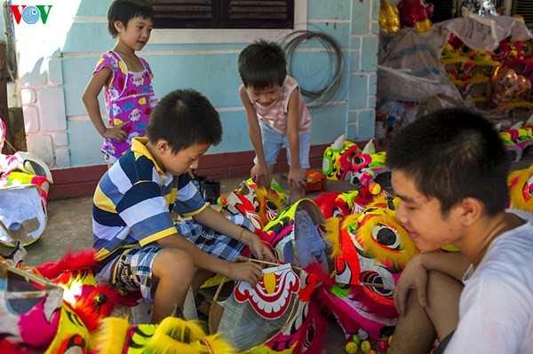 Bergeloranya desa perajinan pembuat barongsai - ảnh 8