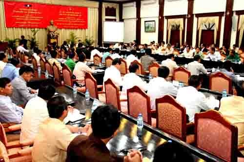 Vietnam dan Laos bertukar pengalaman di bidang ekonomi dan visi 2030 - ảnh 1