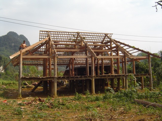 Rumah panggung yang unik dari warga etnis minoritas Muong Bi di provinsi Hoa Binh - ảnh 3