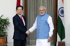 PM Nguyen Tan Dung pulang kembali di Hanoi, mengakhiri kunjungan di India - ảnh 1