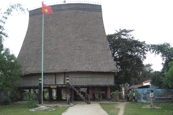 Rumah gadang dari warga etnis minoritas Bana - ảnh 1