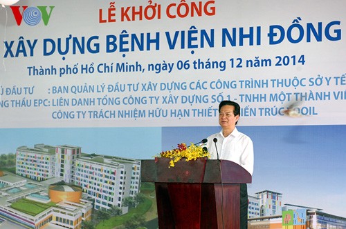 PM Nguyen Tan Dung meminta supaya cepat membangun baru rumah-rumah sakit yang modern di kota Ho Chi Minh - ảnh 1