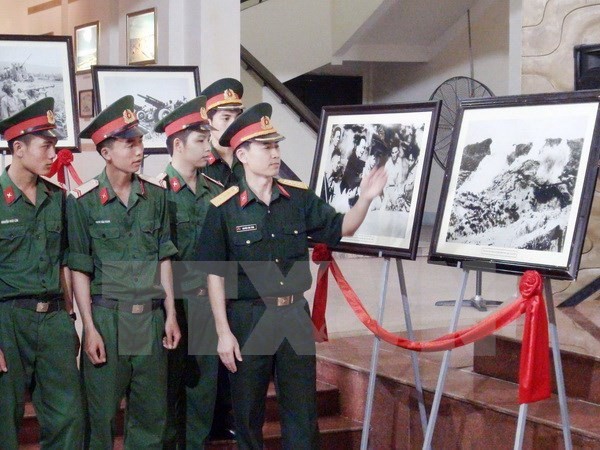 Pameran foto “Prajurit paman Ho – orang-orang yang paling indah” - ảnh 1