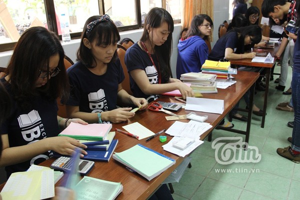 Hari Tukar Buku – Tempat mengkonektivitaskan perasaan cinta buku dari para pelajar dan mahasiswa - ảnh 3