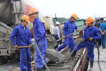 Kompetisi bekerja dan berproduksi pada hari-hari awal tahun baru - ảnh 1