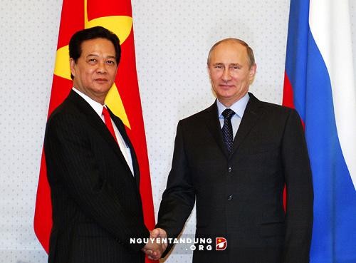 Pemimpin Vietnam dan Federasi Rusia tukar-menukar surat ucapan selamat sehubungan dengan peringatan ultah ke-65 penggalangan hubungan diplomatik bilateral - ảnh 1