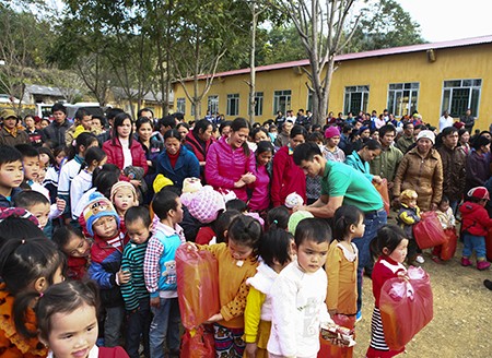 Pemuda ibukota memikirkan kaum miskin pada Hari Raya Tet - ảnh 1