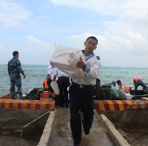 Menyongsong Hari Raya Tet di pulau tenggelam Truong Sa - ảnh 3