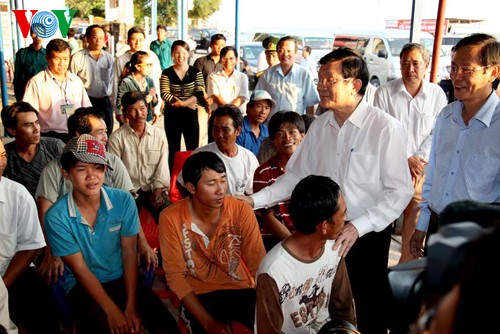 Presiden Truong Tan Sang melakukan kunjungan kerja di provinsi Ninh Thuan - ảnh 1