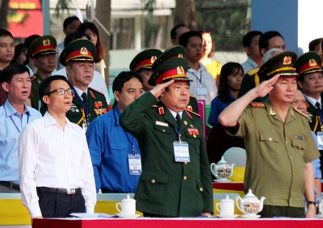 Persiapan parade militer untuk memperingati Ultah ke-40 Pembebasan Vietnam Selatan dan Penyatuan Tanah Air - ảnh 1