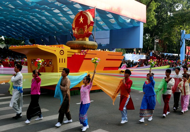 Persiapan parade militer untuk memperingati Ultah ke-40 Pembebasan Vietnam Selatan dan Penyatuan Tanah Air - ảnh 2