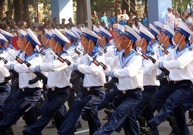 Persiapan parade militer untuk memperingati Ultah ke-40 Pembebasan Vietnam Selatan dan Penyatuan Tanah Air - ảnh 7