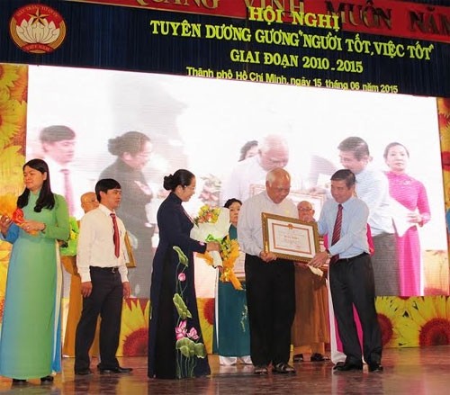 Kota Ho Chi Minh memuliakan 125 teladan tipikal “Orang yang baik, pekerjaan yang baik” tahap 2010-2015 - ảnh 1