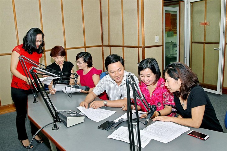 Bertemu dengan kelompok wartawan Radio VOV yang merebut penghargaan A Sayembara Pers Nasional tahun 2014 - ảnh 1