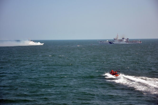 Polisi Laut Vietnam dan India melakukan latihan tentang aktivitas SAR di laut - ảnh 1