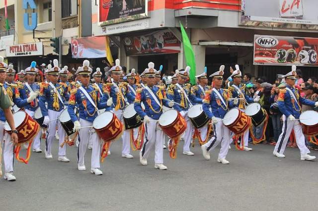 Foto-foto karnaval yang dikirimkan oleh pendengar kepada VOV - ảnh 4