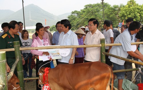 Pemerintah Vietnam memberikan bimbingan melakukan pemeriksaan umum terhadap semua kebijakan bantuan untuk kaum miskin - ảnh 1