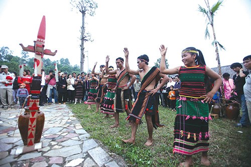 Pembukaan Pekan “Persatuan Besar Semua Etnis – Pusaka budaya Vietnam 2015” - ảnh 1