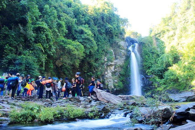 Sumur langit - tempat wisata yang primitif - ảnh 3