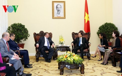 Deputi PM Vu Van ninh menerima Presiden Bank IIB, Rusia - ảnh 1