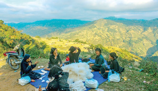 Musim tenun di dukuh Phung, provinsi Ha Giang - ảnh 1