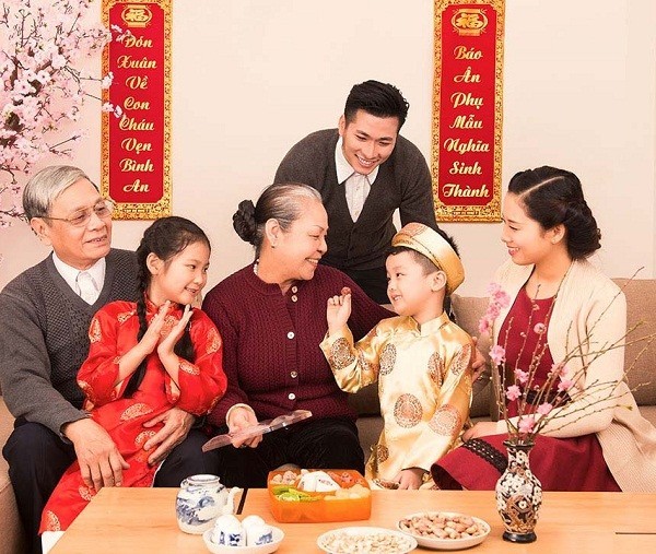 Perkenalan sepintas lintas tentang adat istiadat pada Hari Raya Tet di Vietnam - ảnh 1