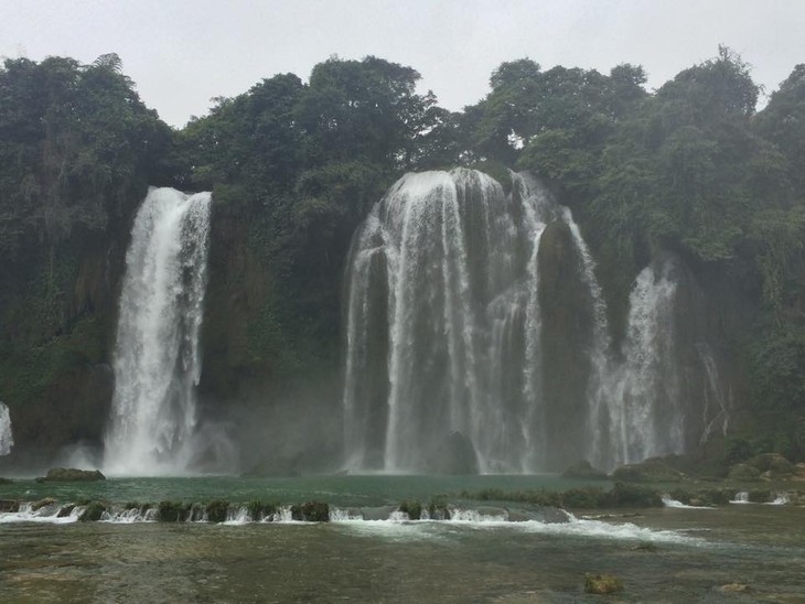 Air terjun Ban Gioc - keindahan alam yang menakjukkan - ảnh 7