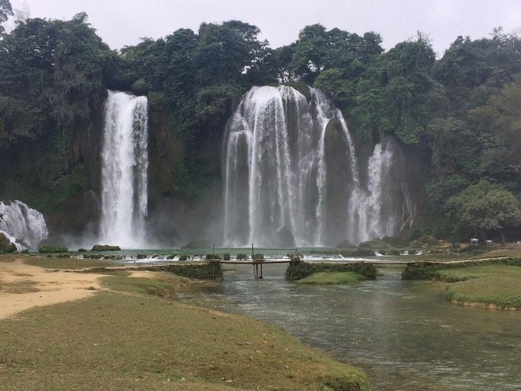 Air terjun Ban Gioc - keindahan alam yang menakjukkan - ảnh 3