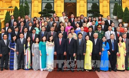 Presiden Truong Tan Sang menerima delegasi kader kabupaten Cu Chi, kota Ho Chi Minh - ảnh 1