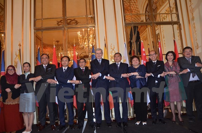 Acara unjuk muka Komunitas ASEAN di Paris - ảnh 1