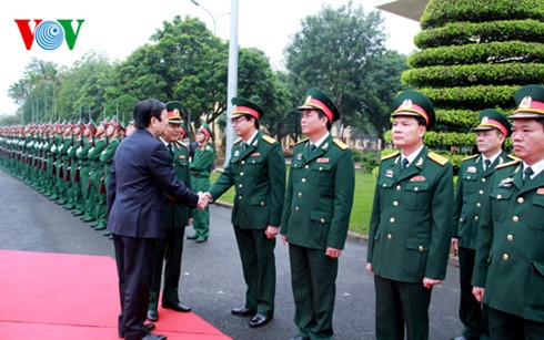 Presiden Truong Tan Sang mengunjungi Divisi 1 dan Markas Komando Militer provinsi Ninh Binh - ảnh 1